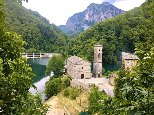 Vista sull'Isola Santa in Garfagnana